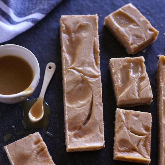 Cinnamon Caramel Cheesecake Bars - Recipe photo by tuttidolci