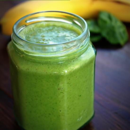 Green Smoothie with Peanut Butter and Banana - Recipe photo by dietitianwithoutborders
