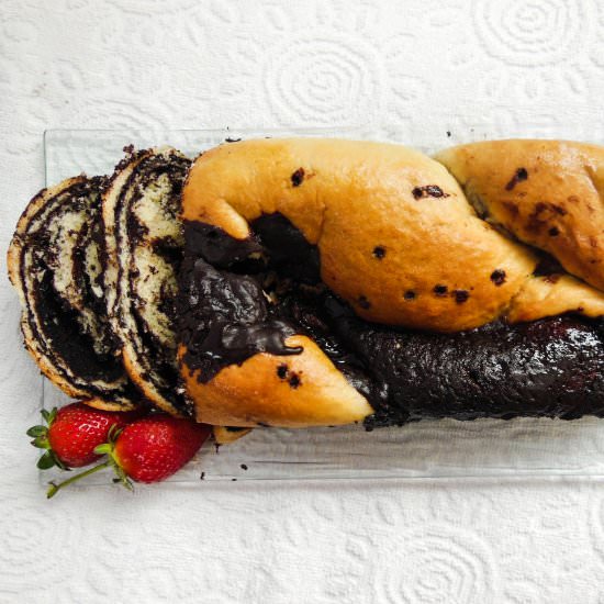 Chocolate Yeast Cake - Recipe photo by AdiDash