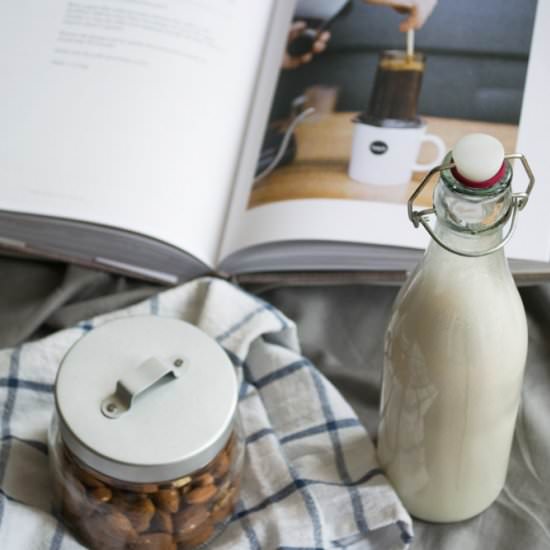 Raw Almond Milk - Recipe photo by gugaskitchen