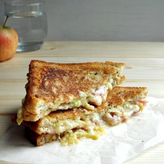 Apple, bacon & cheddar sandwich - Recipe photo by Fish Fingers for tea