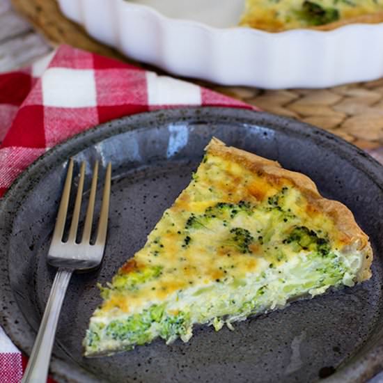 Broccoli and Cheddar Quiche - Recipe photo by carolinagirlcooks