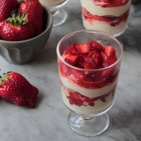 Tiramisù with Strawberries - Recipe photo by La cucina spontanea