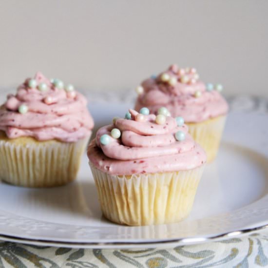 Vanilla Cupcake with Champagne - Recipe photo by thetastybite