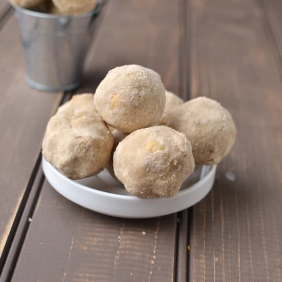 Goond Laddoo - Recipe photo by Pavani