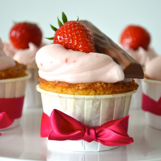 Yogurette Cupcakes - Recipe photo by bakerangel.com