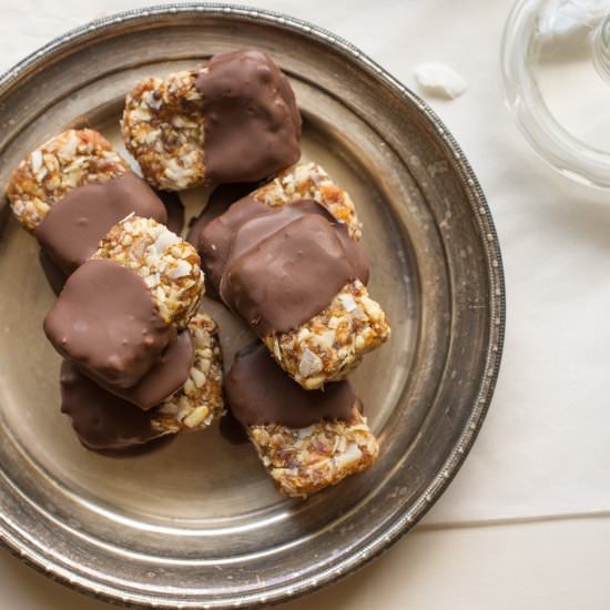 Almost raw, apricot and lemon bars - Recipe photo by rhiannonveganmelbourne