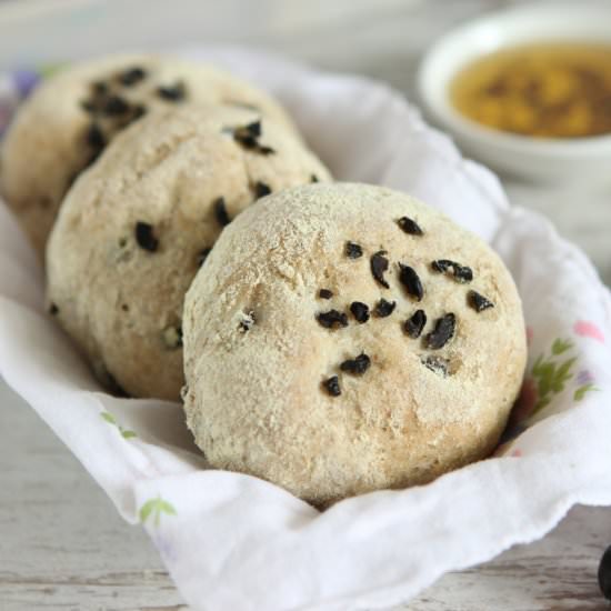 Rolls with olives - Recipe photo by naszakuchnia