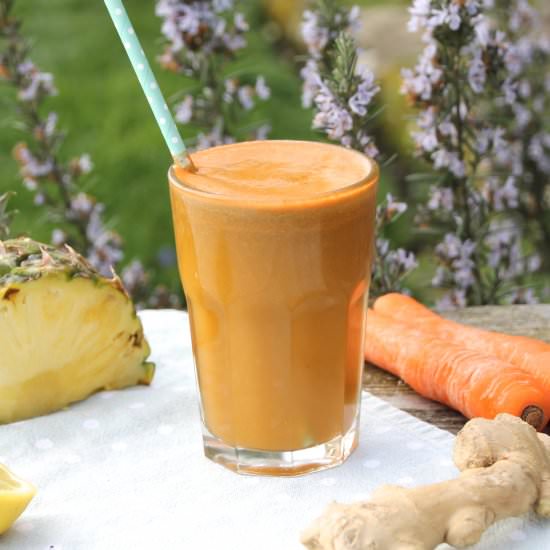 Pineapple, Ginger & Wheatgrass juice - Recipe photo by NaturallySassy