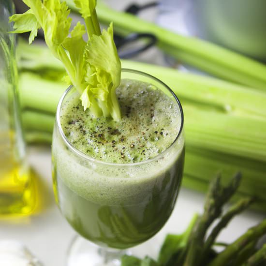 Mega Green and Garlic Juice - Recipe photo by the pescetarian and the pig