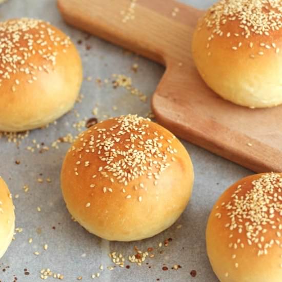 Homemade hamburger buns - Recipe photo by ChillyFrosting
