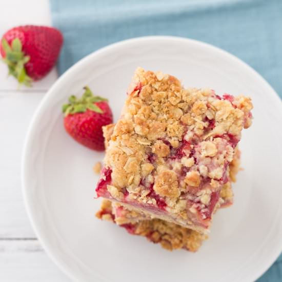 Strawberry Oat Crumb Bars - Recipe photo by kristines kitchen