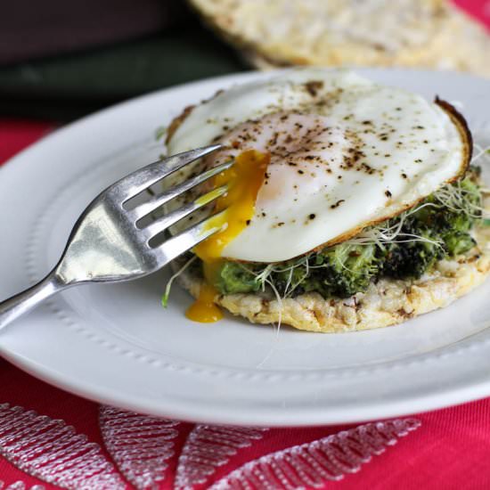 Broccoli, Avocado and Egg Toast - Recipe photo by Julies Jazz