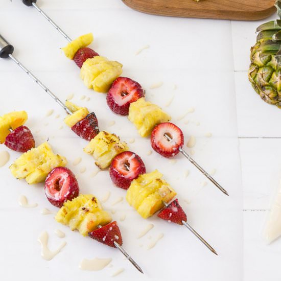 Grilled pineapple and strawberry - Recipe photo by Azestybite