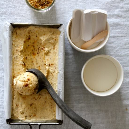 Ice Cream with Candied Almonds - Recipe photo by MPB