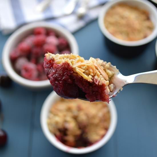 Cherry & Raspberry Crumble - Recipe photo by Bocadinhos de Acucar