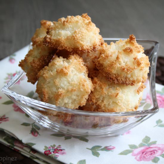 Coconut Macaroons - Recipe photo by Sweet Happinez