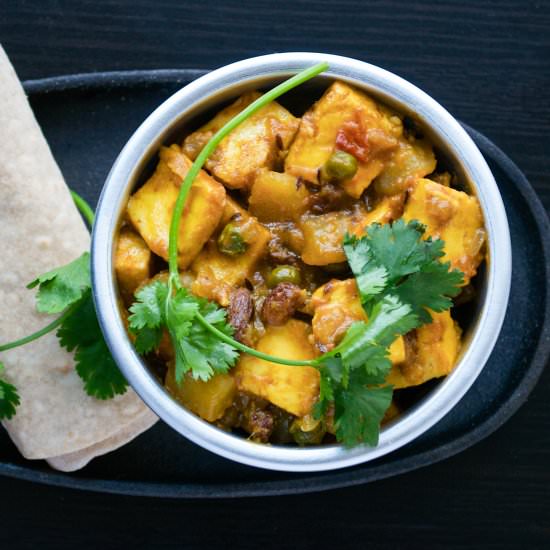 Aloo Matar Paneer - Recipe photo by Gastronomic Bong