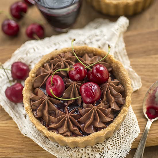 Yogurt Chocolate Mousse Tart - Recipe photo by supergoldenbakes