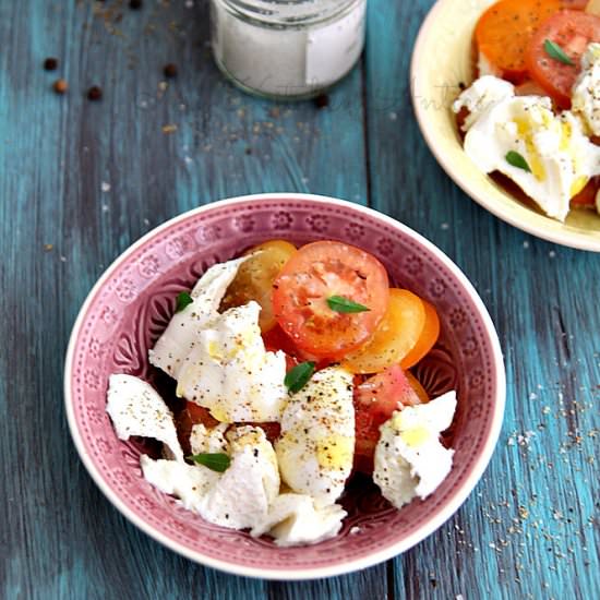 Burrata and heirloom tomato salad - Recipe photo by openbook