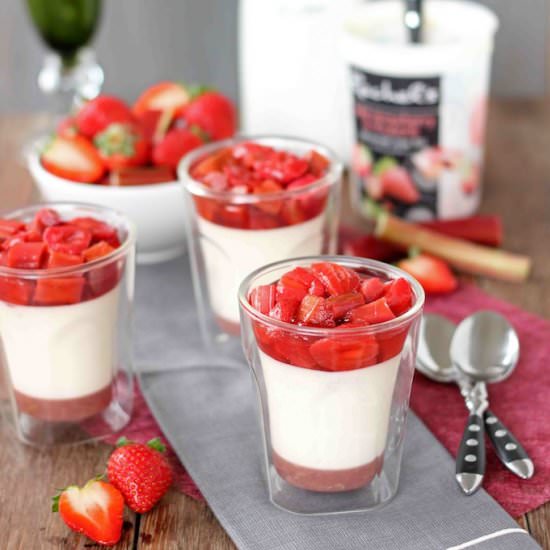 Strawberry and rhubarb panna cotta - Recipe photo by butterbaking