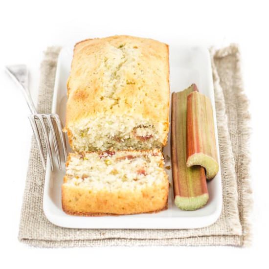 Plumcake rhubarb and pistachios - Recipe photo by Sweetie_Home