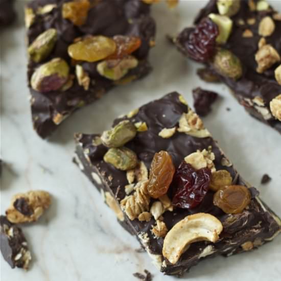 Chocolate Granola Bark - Recipe photo by kitchen_ninja