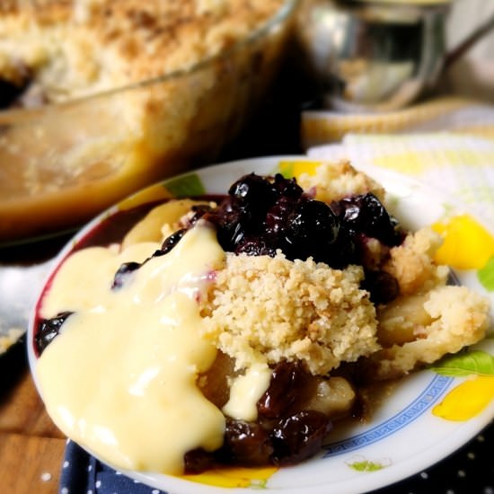 Easy Apple Crumble - Recipe photo by budgetpantry.com