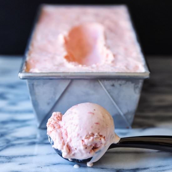 Fresh Strawberry Ice Cream - Recipe photo by broma bakery