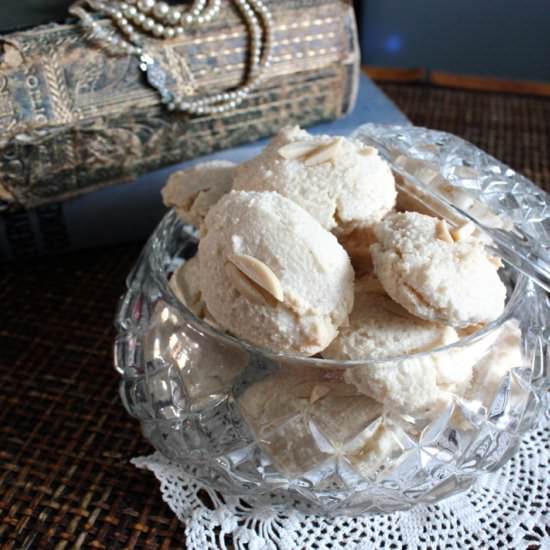 Simply Stunning Almond Macaroons - Recipe photo by sharingthefoodwelove