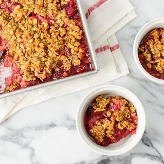 Strawberry Rhubarb Crisp - Recipe photo by kitchenjoy