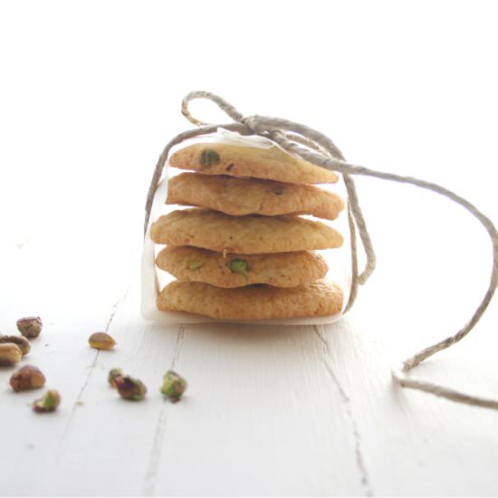 Coconut and pistachio cookies - Recipe photo by A day with V
