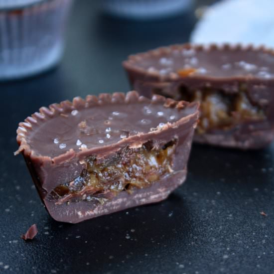 Mini Salted Caramel Cups – Vegan - Recipe photo by createnplate