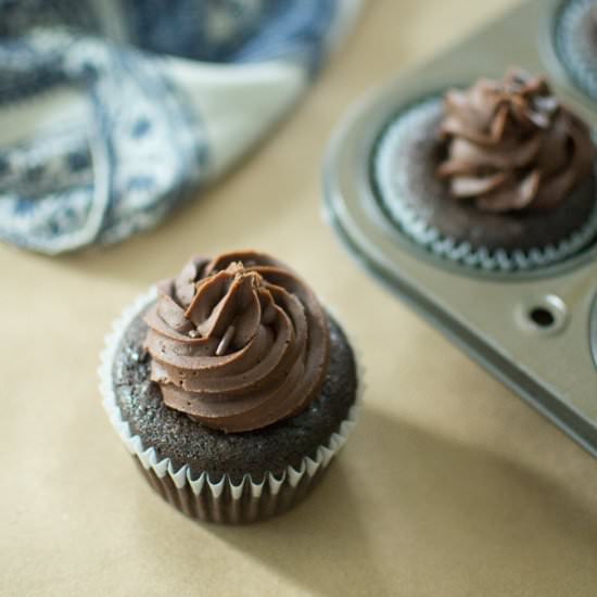 Vegan Chocolate Cupcakes - Recipe photo by maycontainsugar