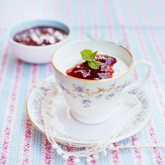 Strawberry jam with rosemary - Recipe photo by lazysundaycooking