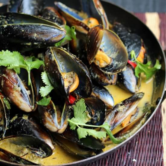 Thai-style mussels - Recipe photo by Blah Blah Magazine