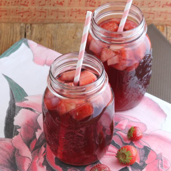 Strawberry sangria - Recipe photo by kalejdoskoprenaty