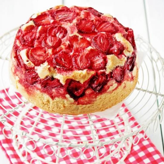 Sponge cake with strawberries - Recipe photo by Simple Sugars