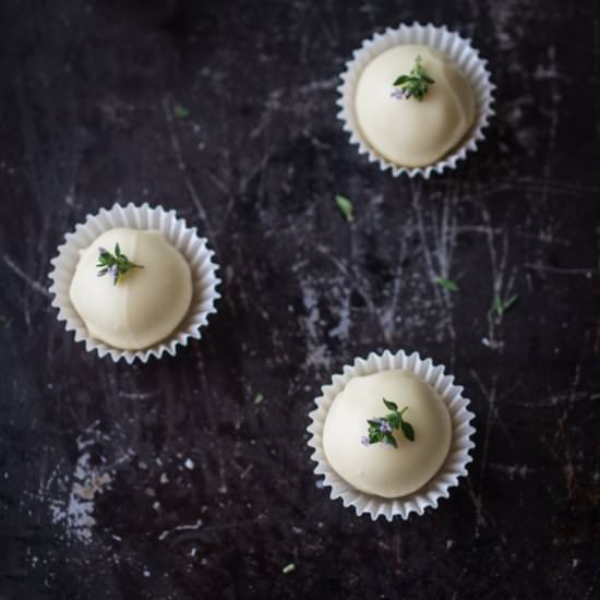 White Chocolate Truffles - Recipe photo by bakenoir