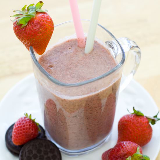 Skinny Strawberry Oreo Milkshakes - Recipe photo by a latte food