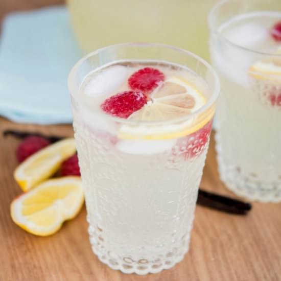 Vanilla Bean Lemonade - Recipe photo by strawberrysupp