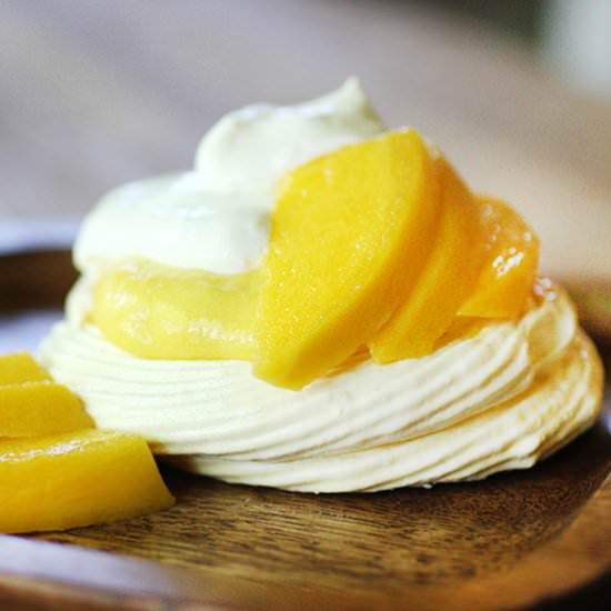 Saffron Pavlovas with Mango Curd - Recipe photo by lisal