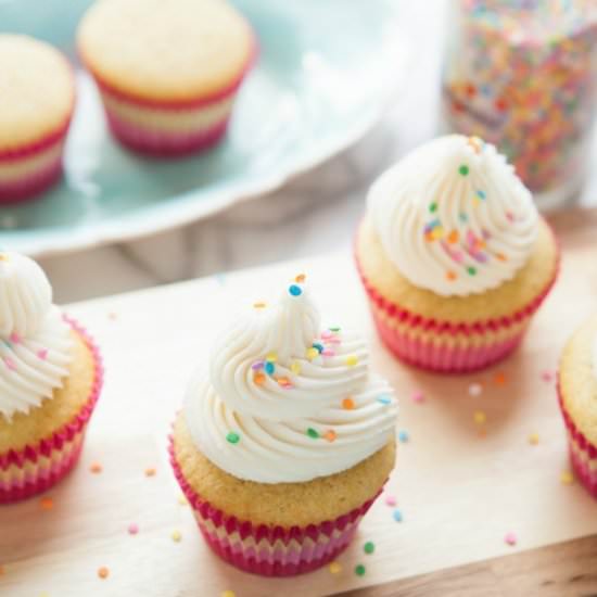 Vanilla Cupcakes - Recipe photo by thelittlekitchen