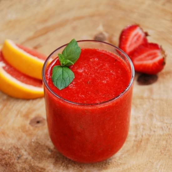 Strawberry and Grapefruit Smoothie - Recipe photo by Moja Galeria Smaku