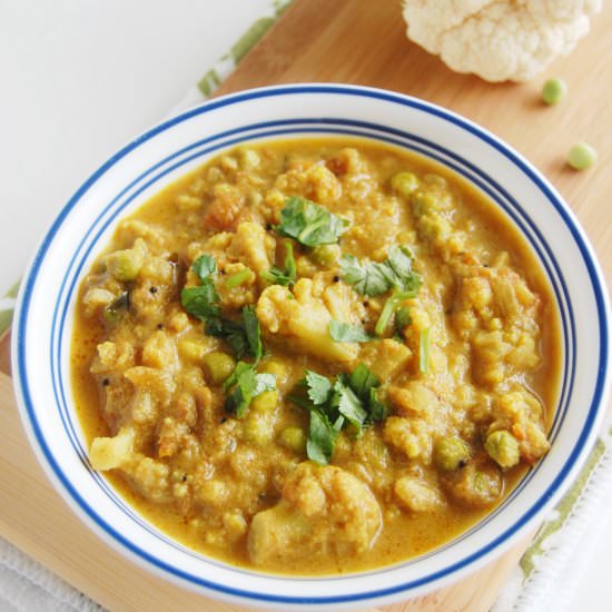 Cauliflower Peas Kurma - Recipe photo by 7aumsuvai