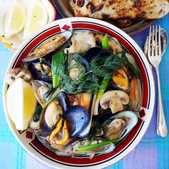 Stir-fried mussels with mushrooms - Recipe photo by padaek