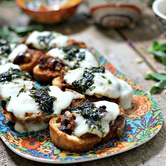 Olive Tapenade Bruschetta - Recipe photo by bohobirdy