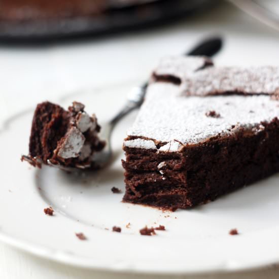 Über Good Flourless Chocolate Cake - Recipe photo by ievamarija