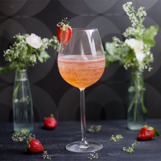 Strawberry elderflower bubbles - Recipe photo by LOOK WHAT I MADE