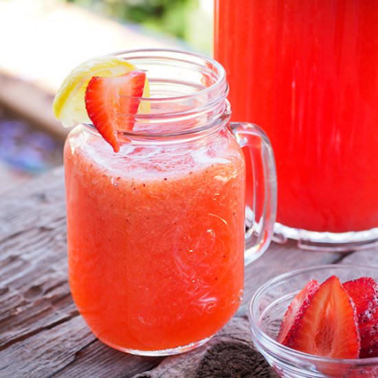 Fresh Strawberry Lemonade - Recipe photo by gardenbetty